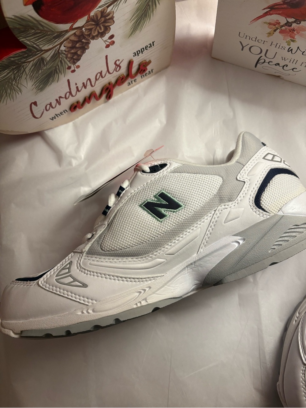 New Balance Ladies White and Navy Athletic Sneakers 10 SL-2 Fit - Picture 6 of 9